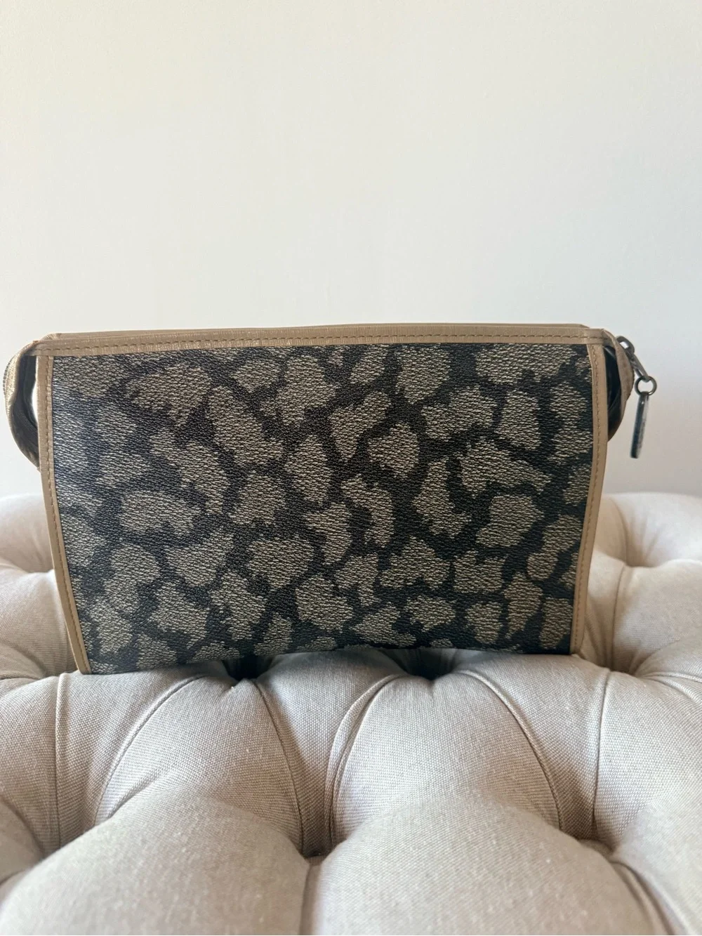 Vintage YSL Yves Saint Laurent Giraffe Print Taupe Gray Canvas Clutch Pouch - Picture 2 of 16